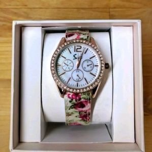 NWT Rose Themed Floral watch